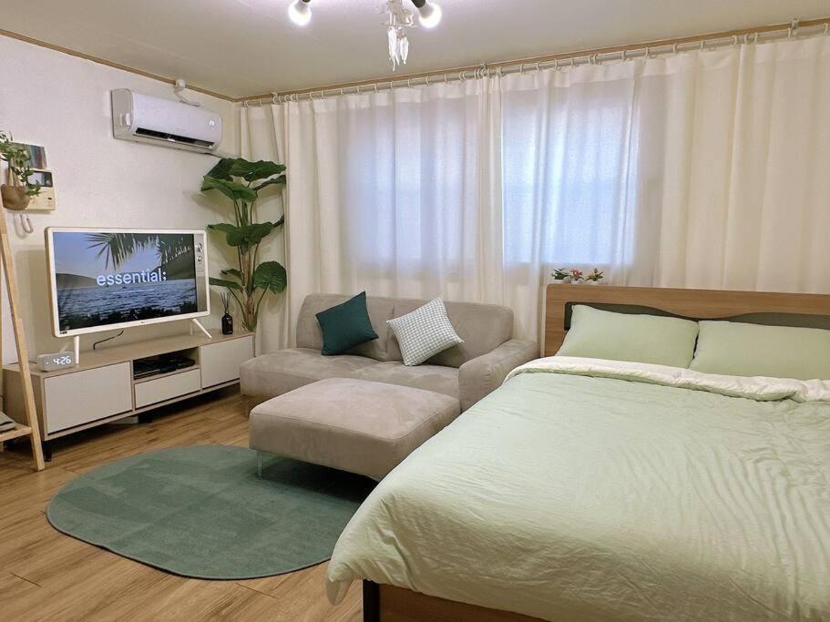 Station - 1 Minute Away - Cozy House 公寓 *