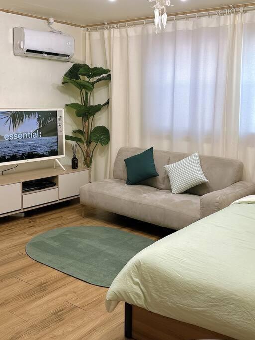 Station - 1 Minute Away - Cozy House Pangsapuri Seoul